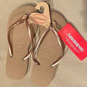 Havaianas BNWT Rose Gold Flip Flops